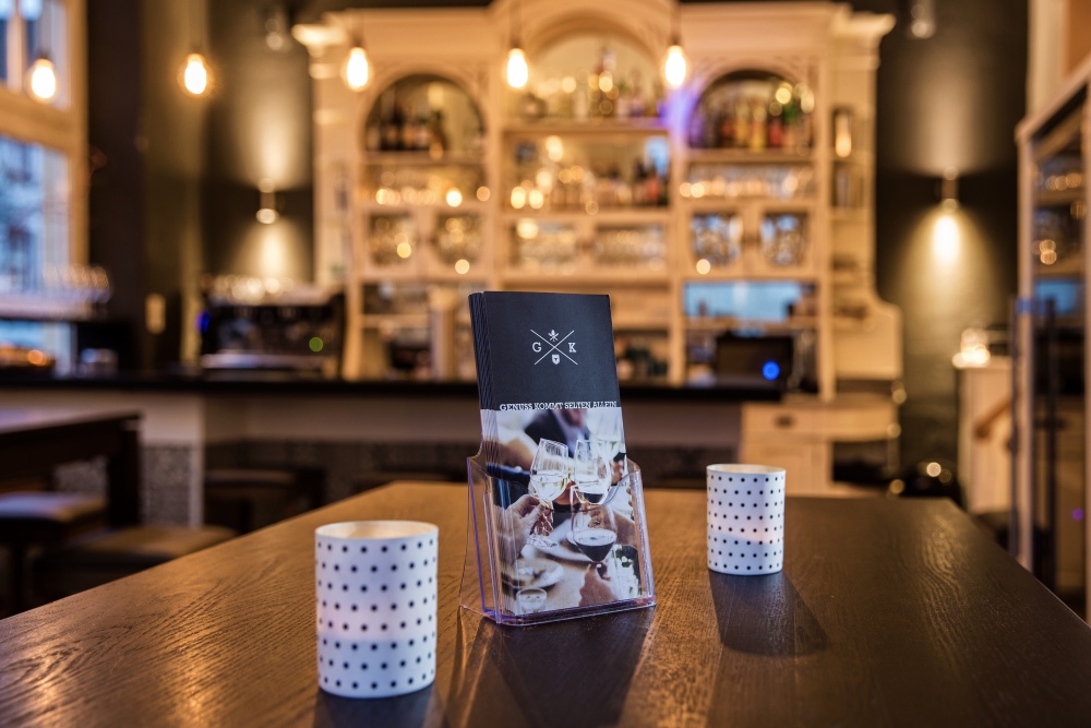 Die Bar im Fricke Blöcks mit Flyern der Geschmackskomplizen auf dem Tisch